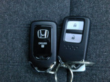 スマートキー付!キーを取り出さなくてもドアロックの施錠・開錠、エンジンの始動が出来ます!雨の日や荷物の多い日にとても便利ですね♪