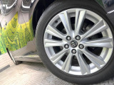 【純正アルミホイール】外観にマッチした純正アルミホイールを装着しております。各種社外アルミホイールや、スタッドレスタイヤも取扱いしております。是非ご相談ください♪