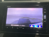 【バックカメラ】運転が苦手な方も車庫入れラクラクです!ギアをリバースに入れれば自動的に切り換わりますので、面倒な操作は不要です♪狭い駐車場もお車を傷つけず安心ですね!