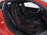 カーボン製レーシングシート(M)装着車でございます。