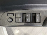 パワーウィンドウスイッチです。当たり前にないと不便な装備ですよね!
