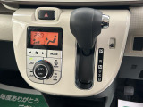インパネにシフトレバーがあることで、車内空間の広さを確保♪シフト位置がハンドルに近いので操作性にも優れております!