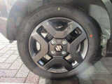純正のアルミホイール装着車です 純正は車両デザインに合わせてデザインしてありますのでクルマとのデザインマッチングは秀逸です