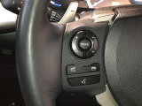 ステアリングスイッチで、安全運転!前方から目線を外さないように!