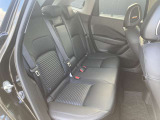 後部座席です。足元もゆったりとあります。