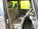 運転席シート廻りは使用感も少なく、良好な状態となっています。前オーナー様が丁寧に使っていたことがよくわかりますね。