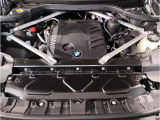 BMWのエンジンは世界的にも認められている高性能エンジンです。レスポンスがよく高回転型の心地よい吹きあがりなど駆け抜ける歓びのキーになる部分でございます。