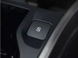 【Sモード】スイッチオンでスポーティな走行を!エンジンのトルク感を活かしたレスポンスの良い走りに。