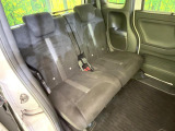 後部座席も気になるようなキズ・汚れやへたり等、大きなダメージはなく、良好な状態です。