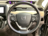 ハンドルにHondaセンシング系のクルーズコントロールやレーンキープアシストなどのスイッチと、オーディオの操作スイッチが装備されています。ハンドルから手を離さず安全に操作できます。