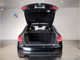 BMWではスペアタイヤが非搭載となるため、スペースは拡大されており、収納スペースとして利用可能。トランクの下にも収納スペースがあり、意外と役に立つスペースでございます。