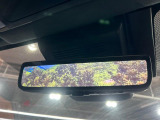 【デジタルインナーミラー】後席の大きな荷物や同乗者で後方が確認しづらい時でも安心!カメラが撮影した車両後方の映像をルームミラー内に表示。クリアな視界で状況の確認が可能です!