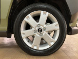 純正15インチアルミホイール装備しています★デザインも人気のアルミホイールですよ★