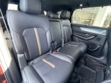 後部座席も広々スペースです◎大きな座面でロングドライブをお楽しみいただけます◎