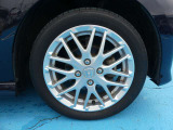 純正15インチアルミホイル装着車です.タイヤは新品へ交換いたします。
