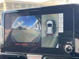 【パノラミックビューモニター】専用のカメラにより、上から見下ろしたような視点で360度クルマの周囲を確認することができます☆死角部分も確認しやすく、狭い場所での切り返しや駐車もスムーズに行えます。