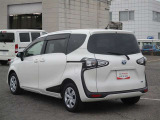 明るく広々、落ち着いた店内では、中古車のご検討・ご購入のほか、携帯電話(au)の購入等、様々なご相談に幅広く応えていきます♪