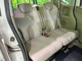 後部座席も気になるようなキズ・汚れやへたり等、大きなダメージはなく、良好な状態です。