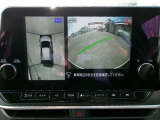 アラウンドビュ-モニタ-はクルマの真上から見ているかのような映像によって、周囲の状況を知ることで、駐車を容易に行うための支援技術です。
