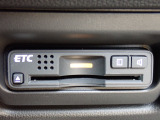 ■【ETC車載器】が装備されています。セットアップをしてお渡しとなり、ETCカードを差し込むだけで高速道路の利用が可能です。