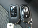 スマートキー付!キーを取り出さなくてもドアロックの施錠・開錠、エンジンの始動が出来ます!雨の日や荷物の多い日にとても便利ですね♪