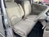 運転席シート廻りは使用感も少なく、良好な状態となっています。前オーナー様が丁寧に使っていたことがよくわかりますね。