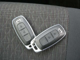 インテリジェントキーは、このリモコンキーを身につけているだけで、ドアロックの施錠開錠、エンジンスイッチのON/OFFがワンタッチで可能なんです♪