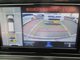 パノラミックビューモニター&バックモニター♪車両の前後左右に搭載した4つのカメラの映像を合成し、車を真上から見ているような映像を表示♪