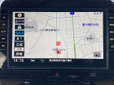 セレナ専用10インチワイドの大型モニター、使いやすいスイッチ/パネルです。ブルーレイ再生機能を備え、スマホを接続して利用できる「Appie CarPly」、「Android Auto」対応!
