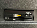ETCカードを挿入することで高速道路を利用する際の支払いがキャッシュレスになったり、ETCスマートインターチェンジが利用できたり、とても便利なアイテムです!