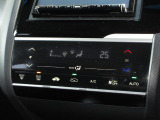 操作部に静電式タッチパネルを採用したフルオート・エアコンディショナー。Honda インターナビ同様、スマートフォン感覚の直感操作を実現しています。
