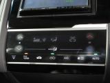 操作部に静電式タッチパネルを採用したフルオート・エアコンディショナー。Honda インターナビ同様、スマートフォン感覚の直感操作を実現しています。