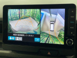 【マルチビューカメラシステム】専用のカメラにより、上から見下ろしたような視点で360度クルマの周囲を確認することができます☆死角部分も確認しやすく、狭い場所での切り返しや駐車もスムーズに行えます。
