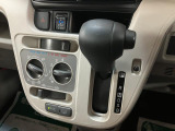 シフトレバーは扱いやすいインパネシフトです!もちろんエアコンも装備ですよ♪