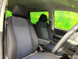 運転席まわりには十分なスペースがあり、大柄な方でもゆったり運転していただける環境です。