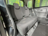 後部座席も気になるようなキズ・汚れやへたり等、大きなダメージはなく、良好な状態です。