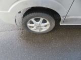 社外アルミにスタッドレスタイヤ付きです。夏タイヤもホイルセット4本あります。