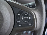 ◆アダプティブクルーズコントロール◆予め設定した車速内でクルマが自動的に加減速。前走車との適切な車間距離を維持しながら追従走行します。【LKAS】車線維持支援システムでステアリング操作を支援。