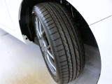 タイヤはまだまだしっかり山が有り、ひび割れも見れません。