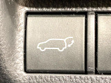 【パワーバックドア】スマートキーや運転席のボタンを押すだけでリアゲートが自動で開閉します!荷物を持っている時や、高い位置にあるバックドアを閉める際に便利な機能です♪