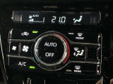 オートエアコンで快適な室内です。