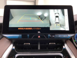 バックカメラの他に上から見下ろしたような画像が見れるアラウンド(全方位)モニター。前後左右を把握できる、すごい機能が装備されています!