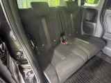 後部座席も気になるようなキズ・汚れやへたり等、大きなダメージはなく、良好な状態です。