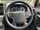 【純正革巻きステアリング】上質な革を使用することで、手にしっかり馴染みとても運転しやすいハンドルです♪