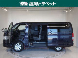 スライドドアは両側手動式です。
