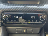 【 オートエアコン 】車内温度を感知して自動で温度調整をしてくれるのでいつでも快適な車内空間を創り上げます。