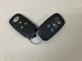 【キーフリーシステム】電子キーをポケットやカバンに入れて携帯しているだけでドアの開け閉めやエンジンのON/OFFが出来ます☆ また、イモビライザー機能も備わっていますので盗難対策もバッチリです☆