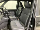 【運転席・助手席シート】いたみ、汚れなどは少なく、全体的に良好な状態です。