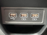 USB機器などの外部機器の接続が可能です。