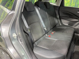 後部座席も気になるようなキズ・汚れやへたり等、大きなダメージはなく、良好な状態です。